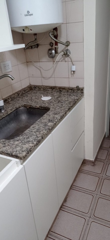 Departamento 2 amb a metros estacion Moron, Sarmiento 900
