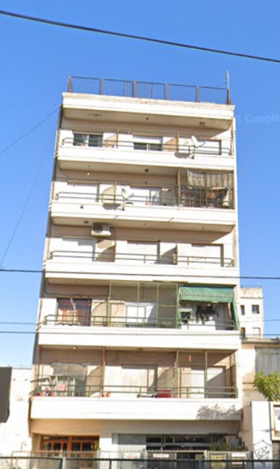Departamento 2 amb a metros estacion Moron, Sarmiento 900