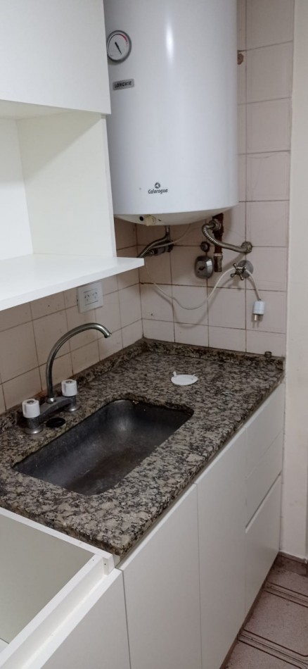 Departamento 2 amb a metros estacion Moron, Sarmiento 900