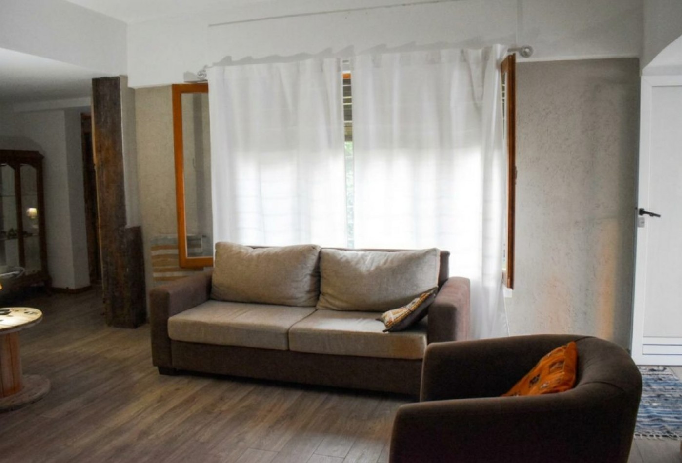 VENTA DE CASA EN CASTELAR, 3 dormitorios, parque, y entrada de auto. EXCELENTE ZONA, Dean Funes 400
