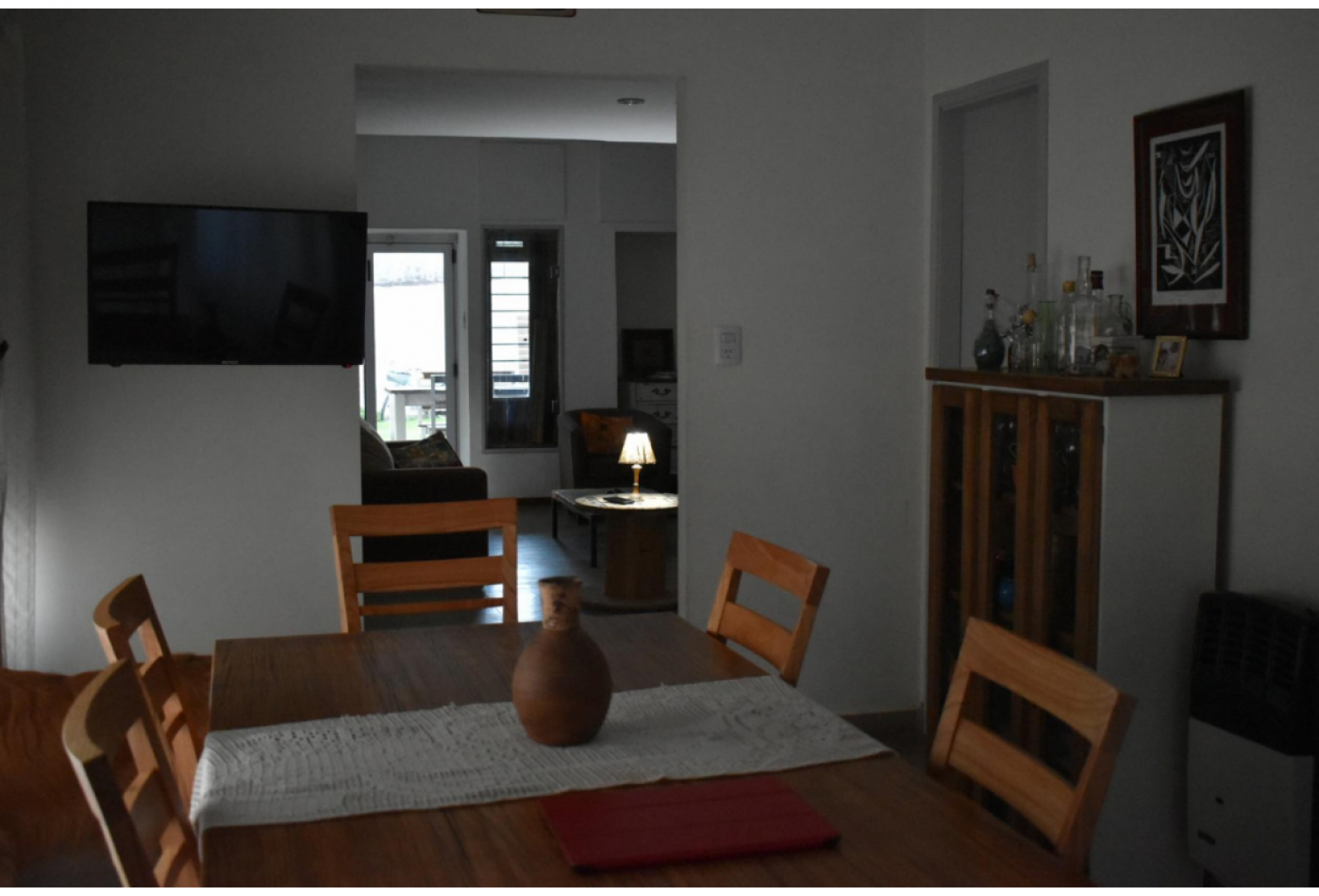 VENTA DE CASA EN CASTELAR, 3 dormitorios, parque, y entrada de auto. EXCELENTE ZONA, Dean Funes 400