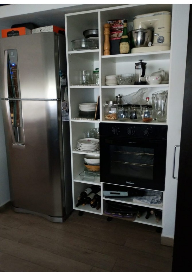 VENTA DE CASA EN CASTELAR, 3 dormitorios, parque, y entrada de auto. EXCELENTE ZONA, Dean Funes 400