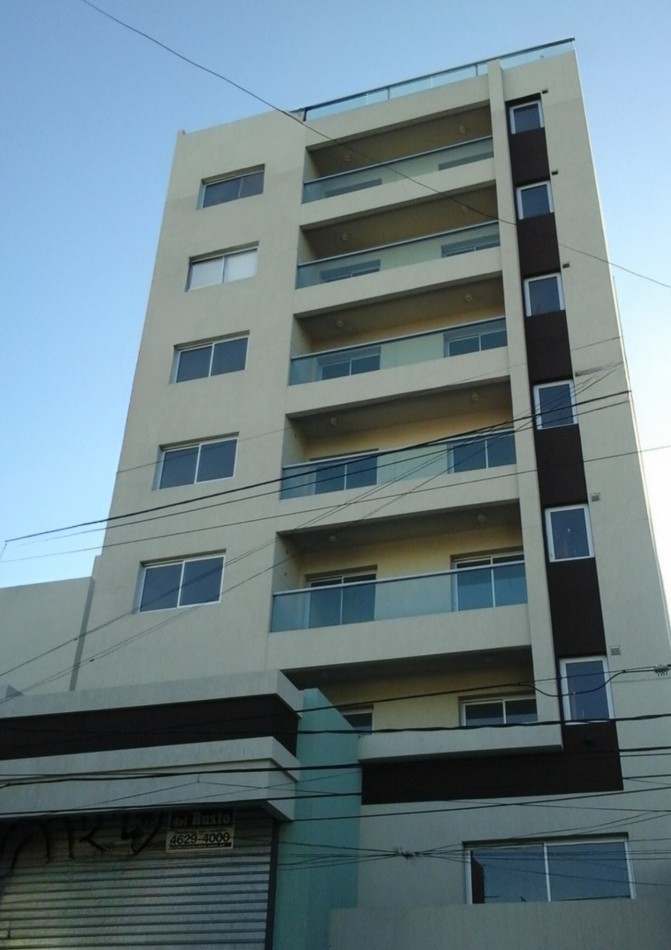 Amplio Monoambinete en Moron. Cerca estacion y Facultad. Mendoza al 0-100