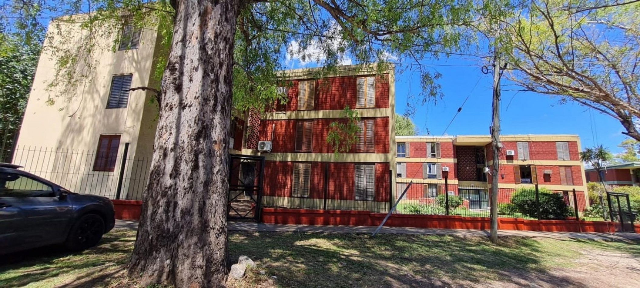 OPORTUNIDAD Departamento de 3 ambientes en VENTA, Centenario 3500.