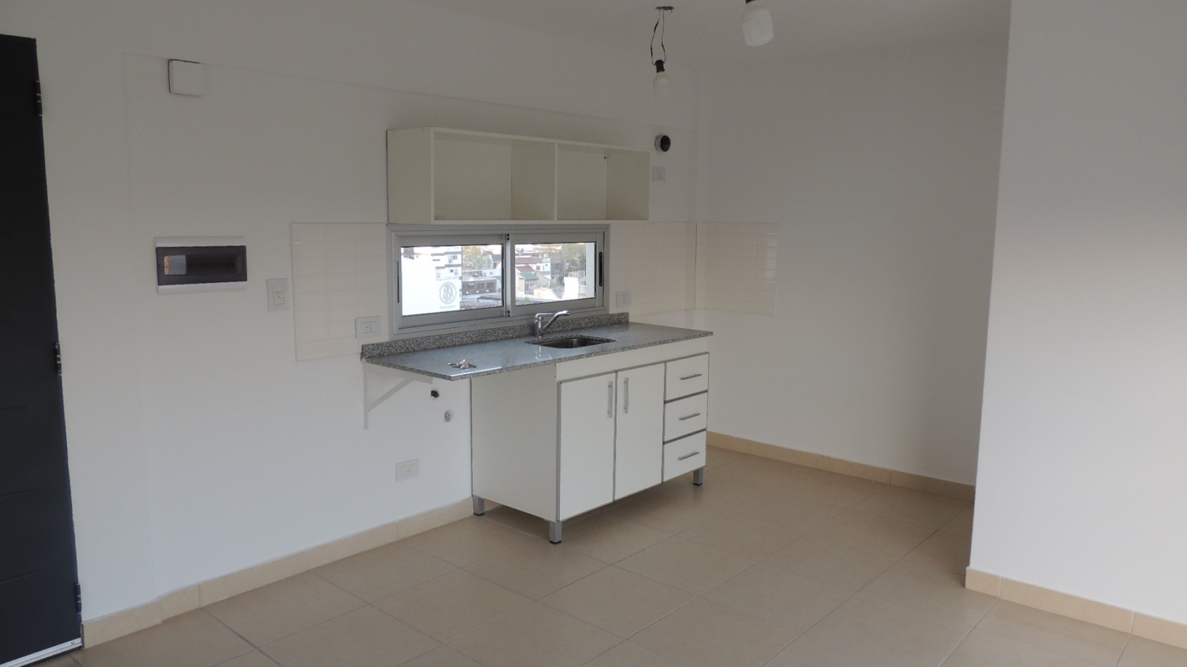 DEPARTAMENTO DE 2 AMB CON TERRAZA PRIVADA EN VENTA EN MORON