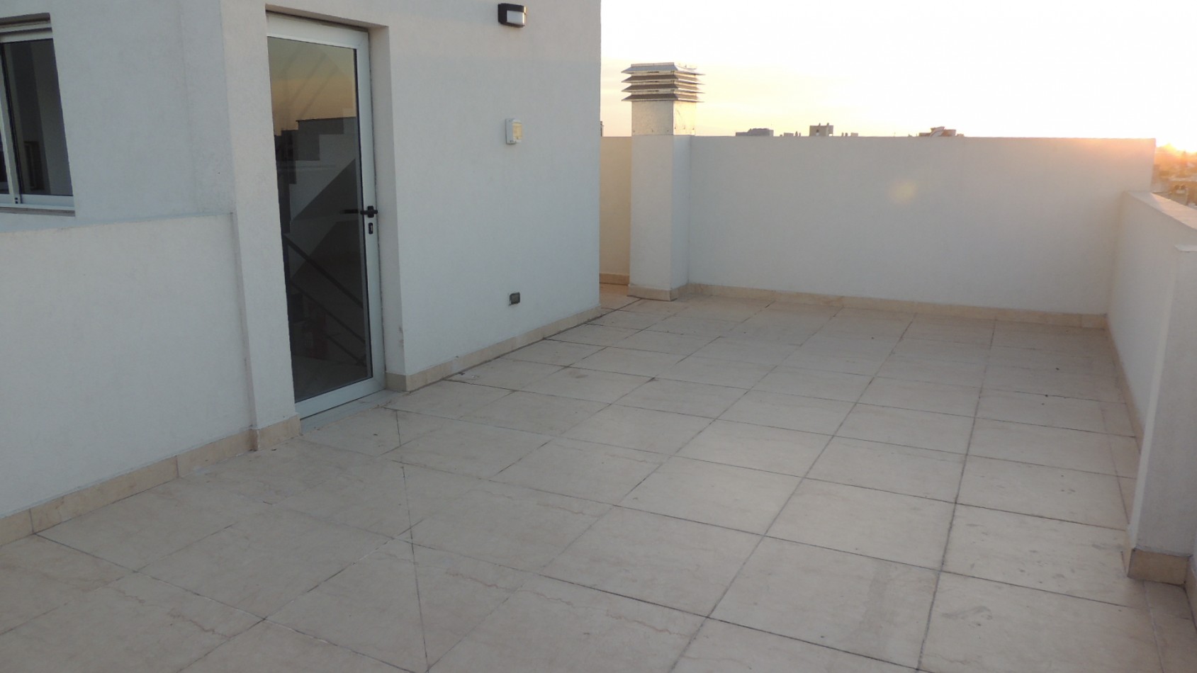 DEPARTAMENTO DE 2 AMB CON TERRAZA PRIVADA EN VENTA EN MORON