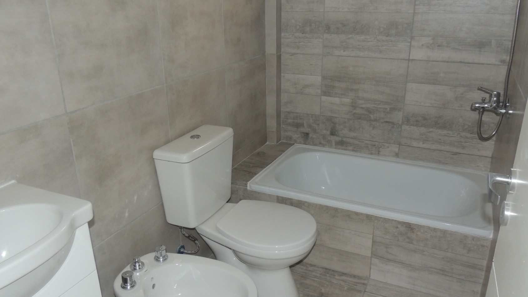 DEPARTAMENTO DE 2 AMB CON TERRAZA PRIVADA EN VENTA EN MORON