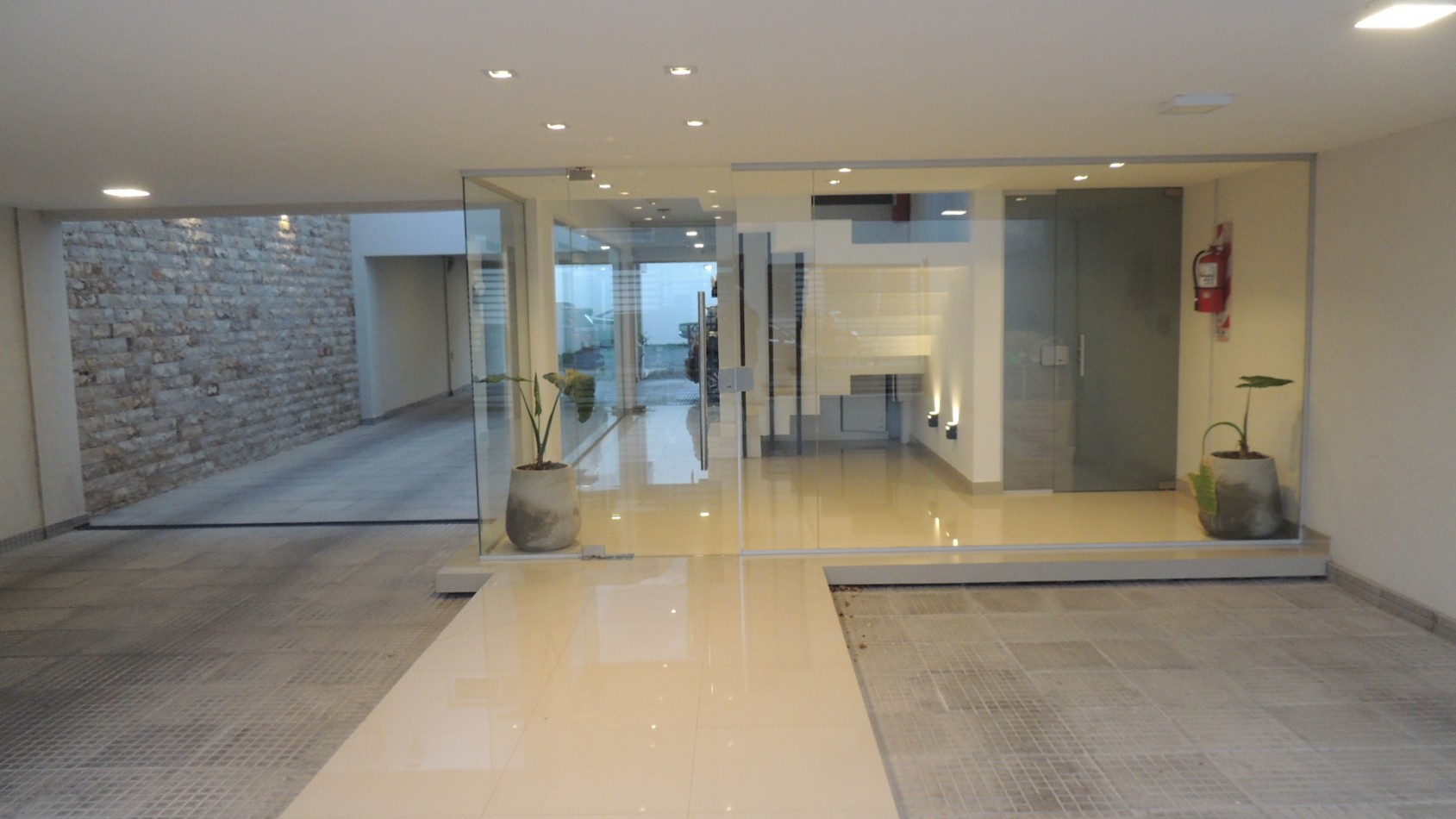 DEPARTAMENTO DE 2 AMB CON TERRAZA PRIVADA EN VENTA EN MORON