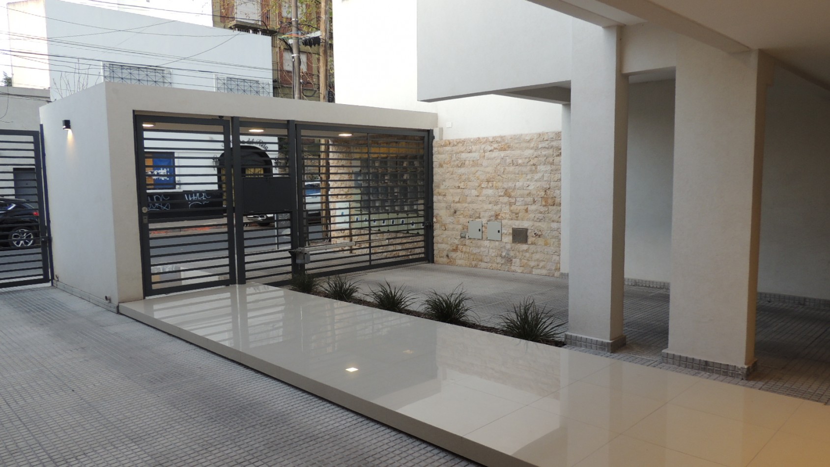 DEPARTAMENTO DE 2 AMB CON TERRAZA PRIVADA EN VENTA EN MORON
