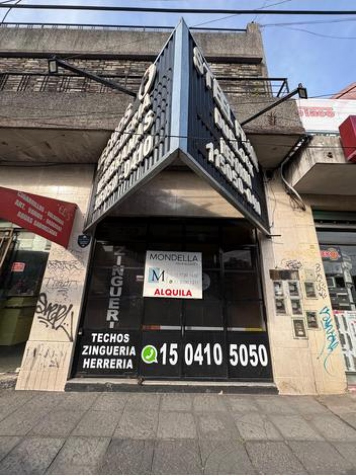 Local en venta con renta vigente. Moron