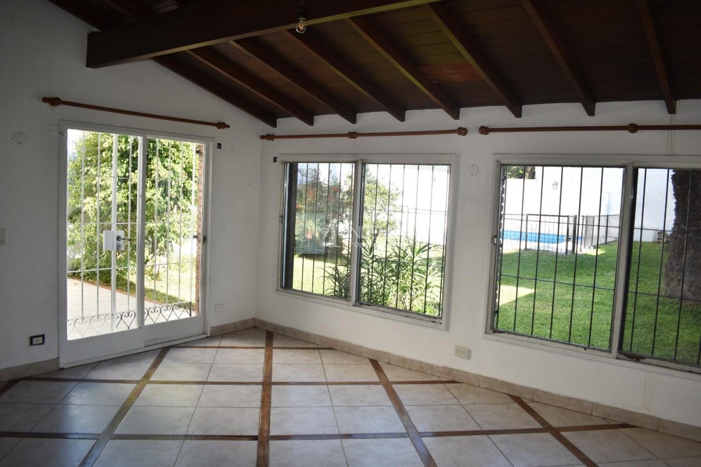 Casa 4 amb Pque. Sayago, Terreno 364 m², Pileta 2 cocheras. Nicolas Arredondo 3000, Castelar
