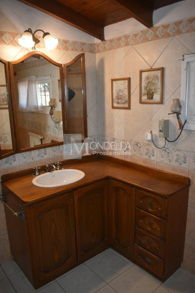Casa 4 amb Pque. Sayago, Terreno 364 m², Pileta 2 cocheras. Nicolas Arredondo 3000, Castelar