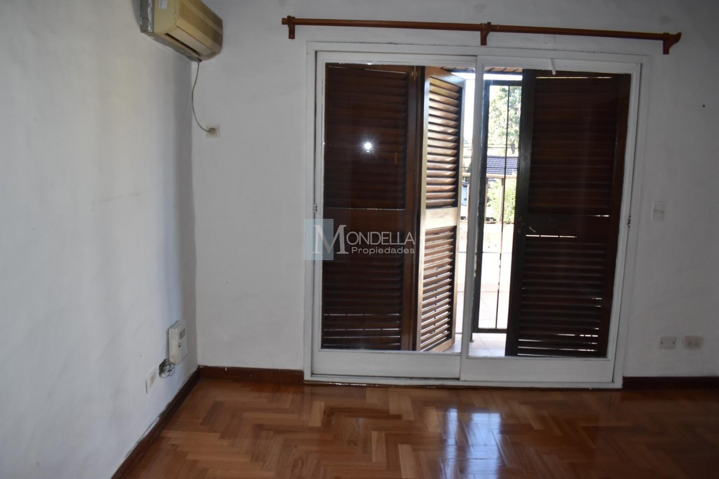 Casa 4 amb Pque. Sayago, Terreno 364 m², Pileta 2 cocheras. Nicolas Arredondo 3000, Castelar