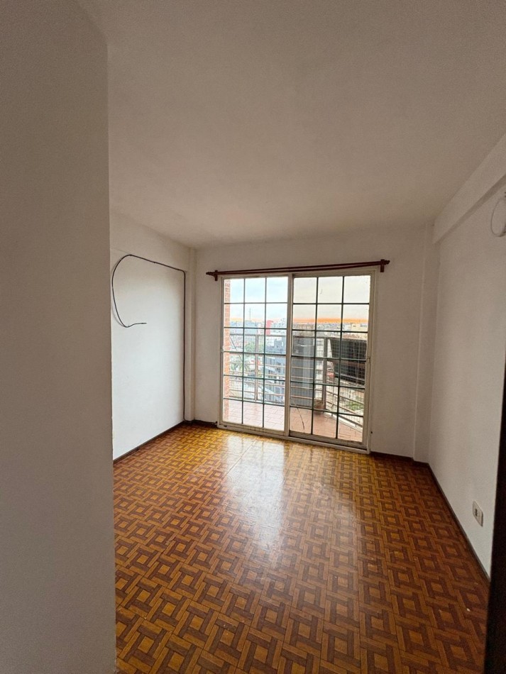 Alquiler de 3 ambientes cercano a Universidad, Alem 818.