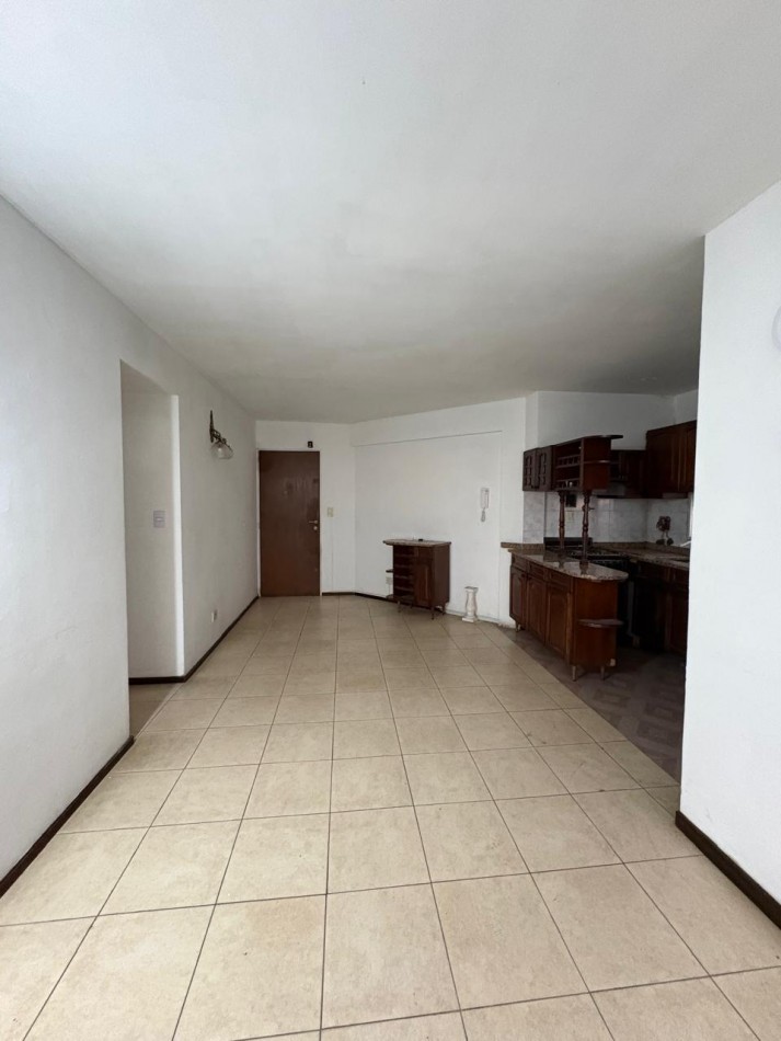 Alquiler de 3 ambientes cercano a Universidad, Alem 818.