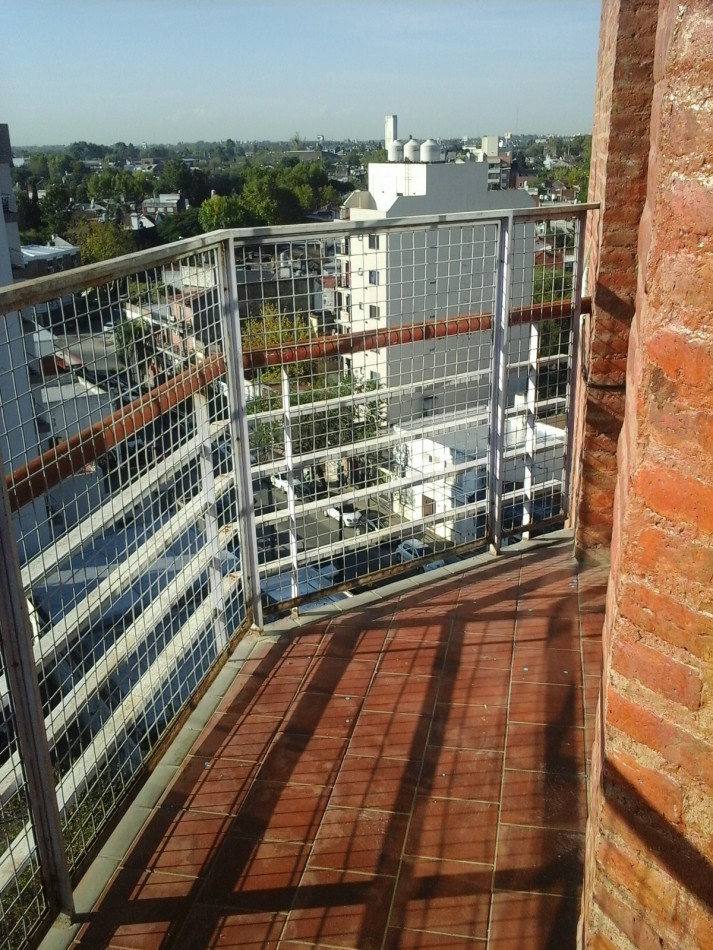 Alquiler de 3 ambientes cercano a Universidad, Alem 818.