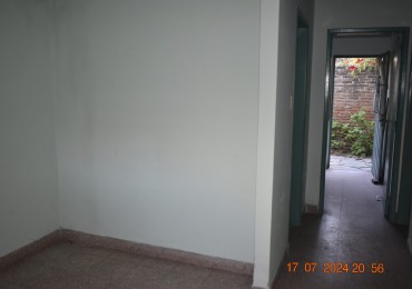 Se vende muy buen PH 3 ambientes en Moron, Santa Catalina 1000.