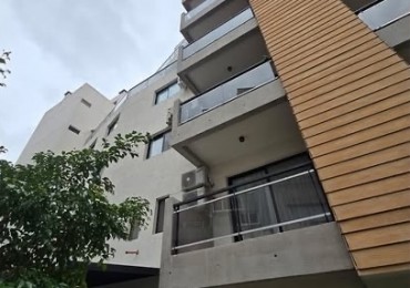 Departamento en venta de 2 amb a estrenar con cochera, Los Incas al 2000.